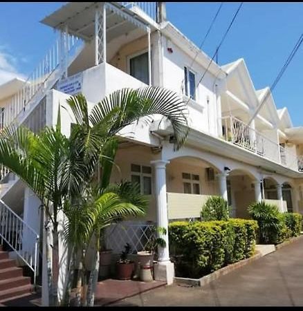 Cote A Cote. Apartment Flic en Flac Exterior photo