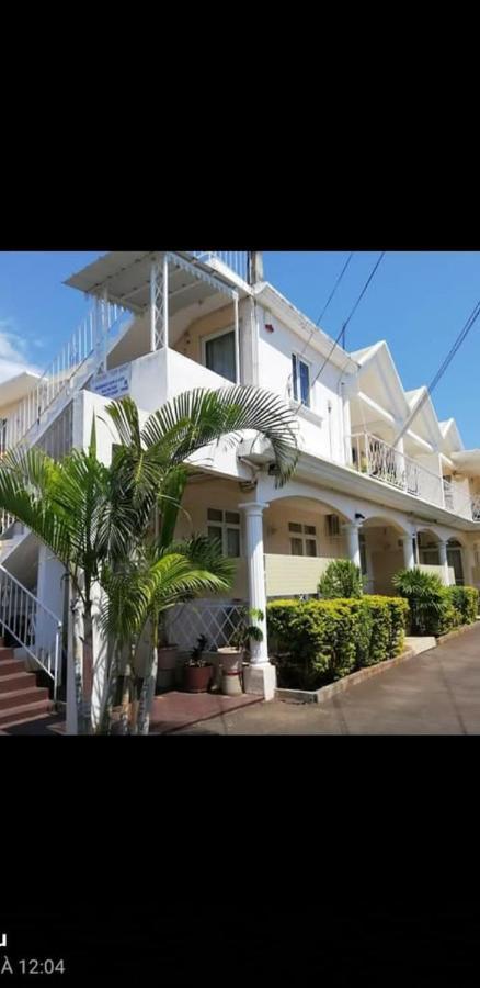 Cote A Cote. Apartment Flic en Flac Exterior photo